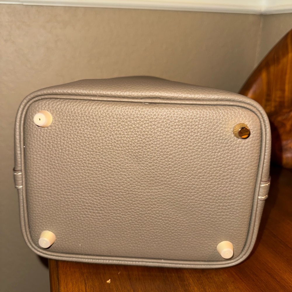 Boutique Taupe Leather Bucket Bag - Picture 4 of 8